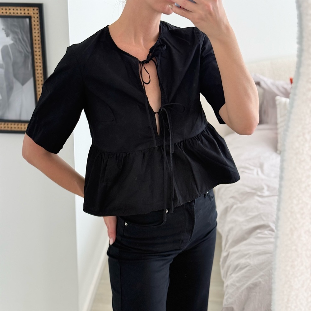 Elegant Black Women's Top. Divided. Size S. Perfect condition